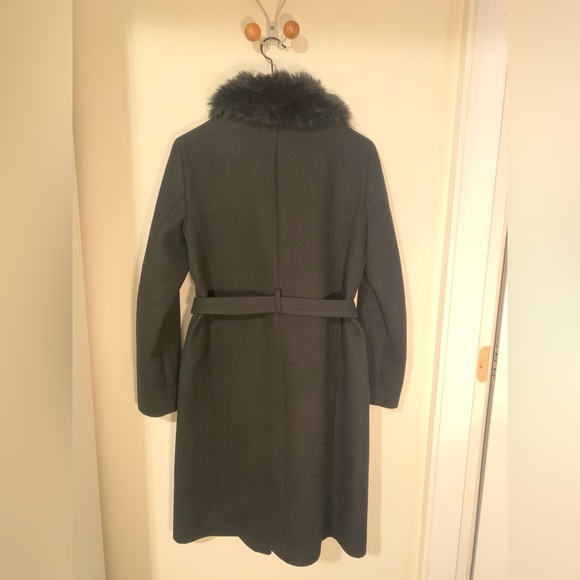 Wool coat with removable faux fur collar - Picture 2 of 10